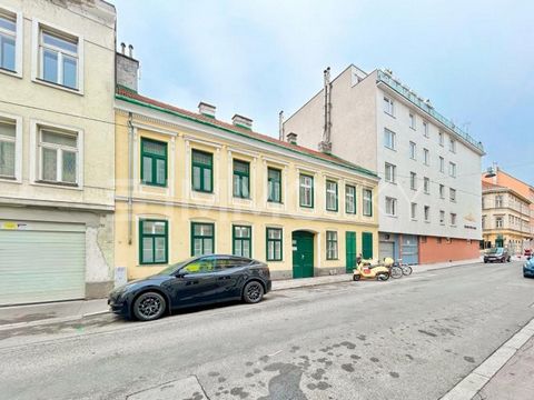 Esto tiene estilo: ¡aprovecha tu oportunidad! Según la lista de interés, esta joya única de edificio antiguo (sin ascensor) tiene una superficie (5 apartamentos y 1 local comercial) de aprox. 395m² y cuenta con 6 unidades. Aprox. 307,43 m² se alquila...