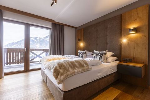 Das Bergresort Zugspitze Ehrwald bietet inkludiertes Frühstück und die ideale Unterkunft für Ihren Urlaub. Im 142 m² großen Penthouse fühlen sich bis zu 8 Personen wohl. Ihre Ferienwohnung verfügt über 3 Schlafzimmer (2x Doppelbett und 1x Stockbett),...