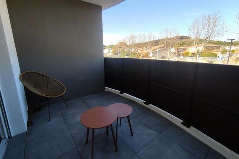 Monolocale climatizzato per 2 persone, al 1° piano con ascensore nel residence Wellness. Zona cucina attrezzata: macchina da caffè Nespresso e forno a microonde. Nel soggiorno un divano letto da 160 cm. Bagno con doccia e WC. Terrazza. Palestra condi...