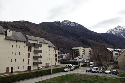 Dit charmante appartement, gelegen in de RESIDENCE MONTSEGU in het dorp St. Lary, biedt plaats aan maximaal 6 personen. De lichte woonkamer is voorzien van een BZ-bank, twee fauteuils en een televisie, waardoor er een gezellige ruimte ontstaat om te ...