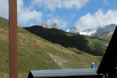 Große Residenz im Gebiet Val Claret Bas, in der Nähe der Pisten, der Standseilbahn und der Geschäfte. Mit der Buchung dieser Unterkunft betreten Sie die Welt von Mountain Collection Immobilier, dem führenden Netzwerk von Immobilienagenturen in den Al...