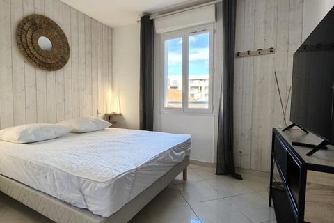 Dit charmante appartement van 66 vierkante meter in Saint-Raphaël is ideaal voor een comfortabel verblijf en biedt plaats aan maximaal 4 personen. De accommodatie beschikt over twee gezellige slaapkamers, één met een tweepersoonsbed en de andere met ...