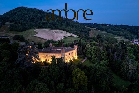 Ubicado en medio de los pintorescos paisajes de la provincia de Piacenza, Castello di Rezzanello ofrece una encantadora mezcla de historia medieval y lujo moderno. Originalmente construido en el año 1000, el castillo se encuentra dentro de un extenso...