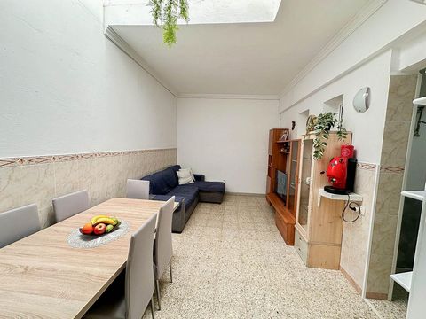 Prime Properties by Daniela verkauft ein schönes und helles Haus in Juan Grande. Es ist aufgeteilt in 4 Schlafzimmer, ein neu renoviertes Badezimmer mit Dusche, ein Wohnzimmer und eine Wohnküche mit Oberlicht. Insgesamt 90 m2.~~ACHTUNG! AUCH MÖGLICHK...