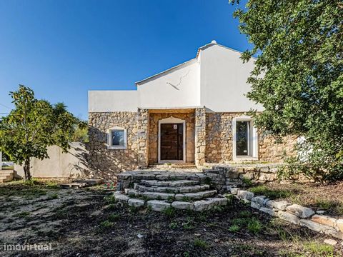 2+2 SLAAPKAMER VILLA, GERENOVEERDE EN OPNIEUW INGERICHTE RUÏNE IN LOULÉ Ontdek deze charmante villa van 200 m² vloeroppervlak, volledig gerenoveerd, waar elk detail is ontworpen om een moderne en gastvrije ruimte te bieden, met respect voor de authen...