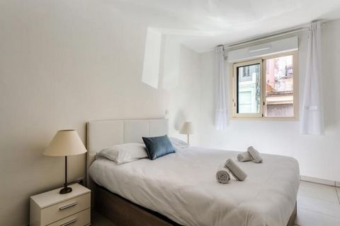 La propriété avec une atmosphère moderne et accueillante offre une retraite idéale pour deux personnes. Cet appartement bien équipé est situé à seulement 5 minutes à pied de la plage et du Palais des Festivals, offrant l'endroit idéal pour profiter d...