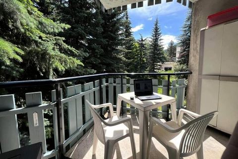 This charming 47-square-meter apartment in La Salle-les-Alpes is perfect for up to six guests. Located on the first floor, it features a bedroom with a double bed and a mountain corner with a double and single bed. The cozy living room is ideal for u...