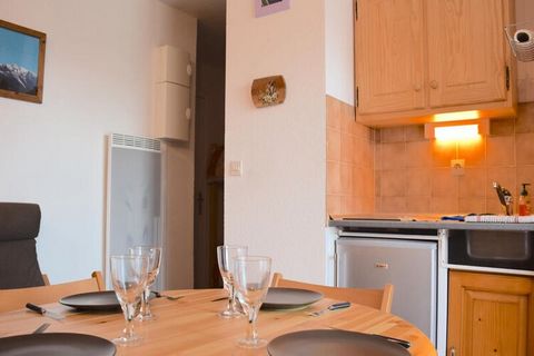 Ce confortable appartement de 23 m² est le refuge idיal pour les familles ou les groupes א la recherche d'une escapade paisible. L'appartement dispose d'un lit double confortable dans la chambre sיparיe et d'un coin montagne avec deux lits superposיs...