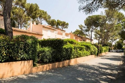 Ten zuiden van de kust van de Var, in Cavalaire-sur-Mer, in een groene omgeving, bestaat het Domaine de Garlande uit een groep volledig uitgeruste rijtjeshuizen. De meeste accommodaties hebben een gemeubileerd terras. Geniet tijdens uw vakantie van j...