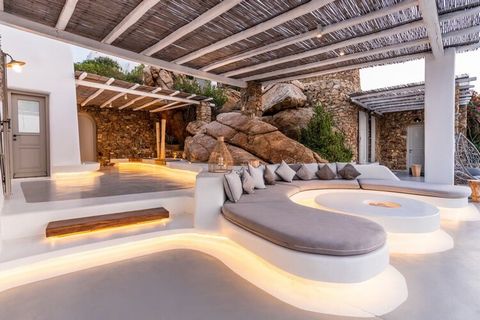 Esta impresionante villa de estilo cicládico ofrece un refugio exquisito, con capacidad para doce huéspedes en seis espaciosas habitaciones, cada una con baño privado y aire acondicionado. La propiedad está diseñada para la comodidad y la privacidad,...