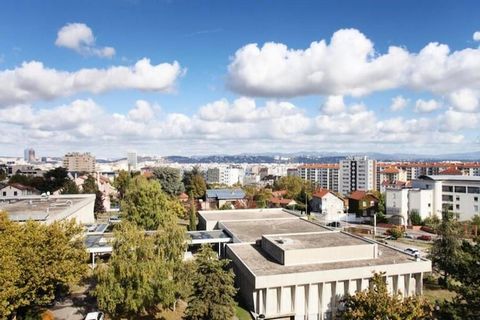 Diese moderne Hotelresidenz liegt in einer ruhigen Wohngegend im 8. Arrondissement von Lyon und bietet eine perfekte Mischung aus Komfort und Bequemlichkeit. Dank seiner Lage innerhalb des Bioparc-Komplexes ist Lyons pulsierendes Presqu'île-Viertel p...