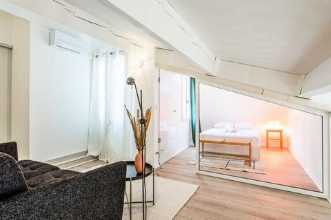 Dit prachtige, lichte appartement ligt in het hart van het historische centrum van Aix en Provence en is geschikt voor maximaal 2 personen. 4 personen. In de buurt Dicht bij alle bezienswaardigheden, is deze lichte accommodatie perfect voor een gezin...