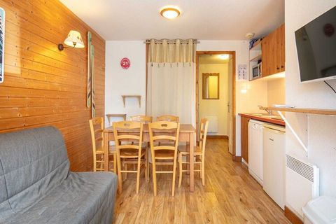 Het appartement in Chamrousse heeft 1 slaapkamer(s) en kan gereserveerd worden tot 6 personen. Accommodatie De accommodatie heeft een oppervlakte van 38 m² isgezellig ingerichte en is goed belicht, gelegen direct aan de skipiste, met uitzicht de berg...