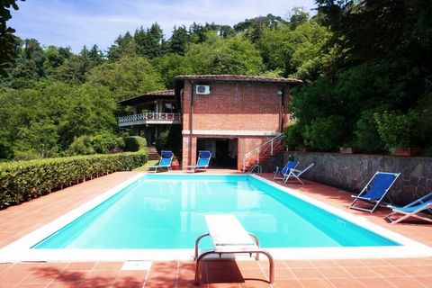 Casa de vacaciones independiente en la costa en posición panorámica, gran jardín vallado con piscina, aire acondicionado o ventiladores, TV satélite, WiFi, a 4 km del mar