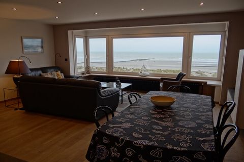 Appartement met 3 slaapkamers op de zeedijk. Inclusief casino. Dit prachtige appartement ligt in het serene kustplaatsje Nieuwpoort en biedt de perfecte mix van comfort, gemak en adembenemende vergezichten. Gelegen op slechts een steenworp afstand va...