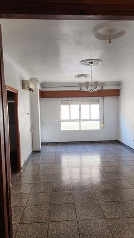 OPORTUNIDAD. INMUEBLE BANCARIO. En el centro de la ciudad de Águilas tenemos este estupendo piso de 122 m2 a la venta. 3ª planta muy luminoso. Consta de 3 amplias habitaciones, salón comedor, un baño y un completo, una gran cocina independiente y muy...