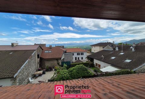 DETACHED HOUSE - DOUBLE GARAGE - HIGH POTENTIAL Adèle Kirmann Private Properties exclusively offers you this charming detached house on 3 levels with a living area of 77m2. On the 1st level, you will find a functional kitchen, a living room with an i...