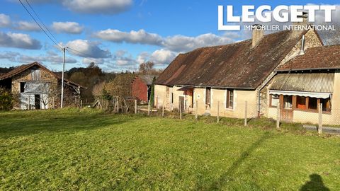 A33868LC24 - Deze karaktervolle oude boerderij biedt een zeldzame kans voor diegenen die op zoek zijn naar een volledig renovatieproject. Genesteld in het Regionaal Natuurpark Périgord-Limousin, in een schilderachtige landelijke omgeving en gelegen a...