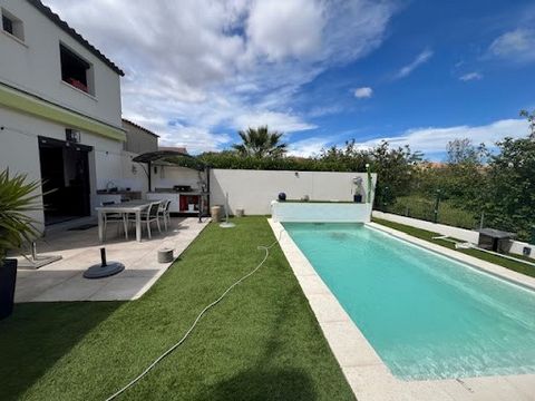 Discover the perfect marriage between modernity and elegance in this splendid villa completely renovated with taste, embellished with a swimming pool in Marseillan city to enjoy the mild Mediterranean climate. Upon arrival, you will be greeted by an ...