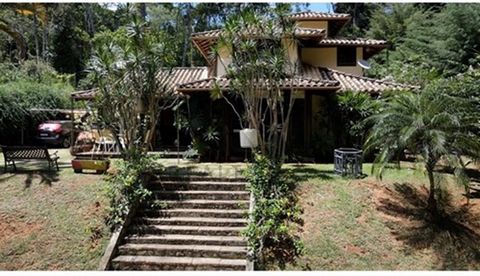 Opportuniteit - Huis te koop in Parque dos Eucaliptos voor R$ 890.000,00 - Itaipava, Petrópolis/RJ Dit huis heeft een vloeroppervlakte van 159,17 m2 en een perceel van 1.773,80 m2 en biedt een uitstekende combinatie van natuur, comfort en warmte. Naa...