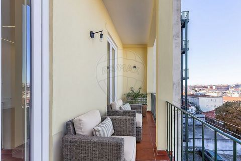 T3 / Fully Refurbished / Balconies / Panoramic View / Air Conditioning / Exclusive Patio / Near Graça Located next to Graça, this brand new 3 bedroom apartment features high quality finishes, air conditioning and a balcony with panoramic views over t...