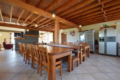 Dit is een ruim vakantiehuis in Vielsalm Ardennen met een heerlijk buitenzwembad en sauna, het is perfect voor lange familievakanties. Dit huis ligt in een heuvelachtige omgeving met veel wandel- en fietspaden. Op 5 km vindt u het stadje Vielsam met ...