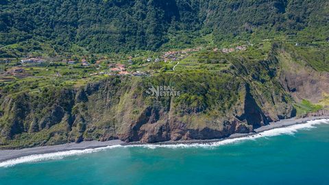 Located in Santana. Be dazzled by this unique plot in the charming parish of Arco de São Jorge, Santana, Madeira island. With a total area of 24,000 square meters, this plot of land offers the perfect space for your life's investment. Enjoy the tranq...