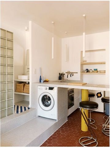 Bright 27 m² studio with a balcony in the Libération district of Nice. This property, ideal for a couple or a single person, has been fully renovated by an architect. The studio features a spacious main room with: - a fully equipped kitchen area with...