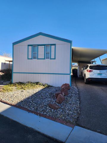 Great Location! Open space, wonderful views! This home is clean and ready to go! All appliances convey: washer, dryer, microwave, freezer, and refrigerator. Features: - Dishwasher - Dining Room - Washing Machine