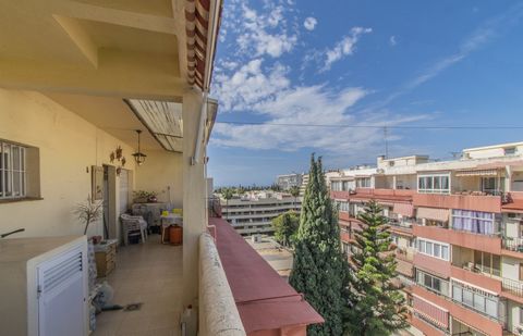 PENTHOUSE IN THE CENTER OF MARBELLA NEXT TO THE BEACH Interesting property, with a privileged location in the center of Marbella just 300 meters from the promenade and the beach surrounded by all kinds of services just a few minutes walk from the Old...