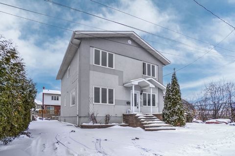 Beautiful and large house available for quick occupancy. It is located in a strategic area near the main roads and the train that will take you to downtown Montreal in a short time. The space of this house will allow each member of the family to find...