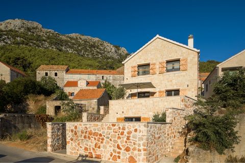 Maison de luxe à vendre sur l’île de Hvar, classée 5 étoiles, dans le village idyllique de Pitve. La maison est louée avec succès aux touristes, avec un bénéfice annuel d’environ 50 000 EUR, avec le potentiel de revenus plus élevés avec une réservati...