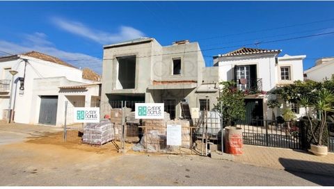 3-Bedroom House Under Construction in Tavira - Comfort and Modernity Discover this 3-bedroom house under construction, scheduled for completion by the end of 2024, located in a peaceful residential area of Tavira. Perfect for families, it boasts a co...