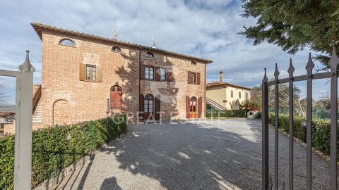 In Tuscany, in the renowned Province of Siena, this charming portion of a farmhouse awaits you in a marvellous natural setting. The structure, with its typical red brick facades, is in a strategic position, a short distance from the main services and...