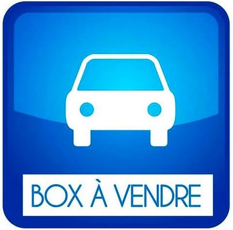 Paris 15th Place d'Alleray - 5 large free secure car boxes located in a secure residence, wide ramps and easy maneuvers. Pedestrian access by lift. First Box: 5 m (L) x 3.30 (W) x 1.90 m (H) - 4 other boxes: 5 m (L) x 2.80 (W) x 1.90 m (H) - Ideal in...