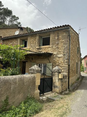 Dans la commune de Serviers-Et-Labaume, trouvez un nouveau logement à acquérir avec une maison de village composée de 2 appartements. L'espace intérieur de 138.8m2 se constitue d'un espace nuit comprenant 4 chambres, un coin salon de 138.8m2 et un es...