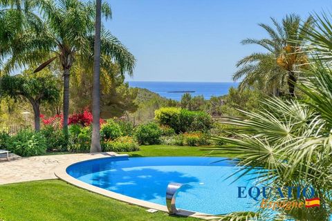 Located southwest of Palma de Mallorca, in Cala Viñas, and only 5 minutes walk to the beaches with crystal clear waters . . . Magnificent villa of 866 m² of living space with elevator, with its beautiful saltwater swimming pool and a unique view of t...