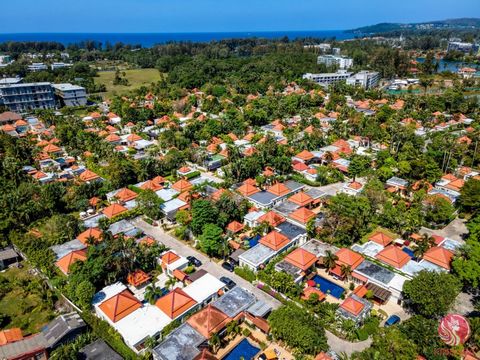 Sai Taan is one of the largest residences in Phuket. The project consists of 48 luxury Balinese style villas with red tile roofs, ranging from 450 m2, each with 3 to 5 bedrooms. The entire project is executed in the same style, the typical layout of ...