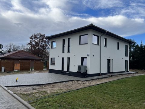 detached and spacious 1 family house with garden plot, new construction first occupancy, high-quality equipment, many features, additional granny flat possible, high building efficiency *german : This exposé is available in German, English and Russia...