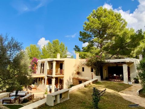 Spacious villa in attractive Ibizan style for sale near San Rafael This spacious villa in attractive Ibizan style is located in the middle of nature in a very quiet area near San Rafael. The large property of 15,073 m², of which approx. 7,000 m² is f...