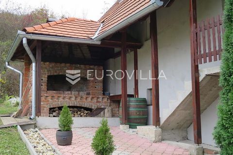 Požega, Stari Brestovac, idyllic country estate with house and land 31,300 m2 Stari Brestovac, an idyllic country estate less than 10 km from the center of Požega. It contains a 70 m2 cottage, a pond and agricultural land. On over 3 hectares of agric...