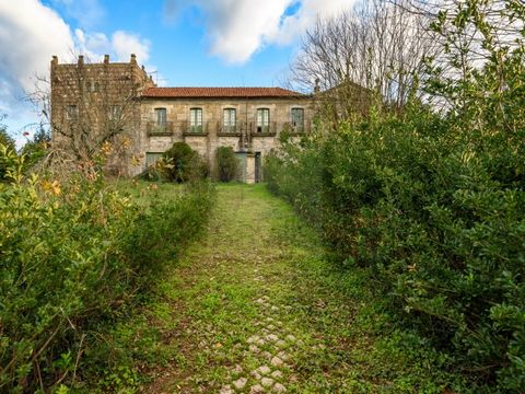 The Solar de Gemunde, whose origins date back to the 18th century, is a manor house. The farm currently has around 10 hectares dedicated to cultivation and vineyards, and 6 hectares of forest. AREA 1 Total area of the books: 52.1212 ha Rustic Areas =...