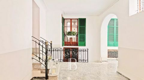 This exquisitely renovated apartment is nestled in the heart of Palma de Mallorca's historic center, just steps away from the iconic Palma Cathedral. All of Palma's major attractions are within easy walking distance. The property boasts access to a s...