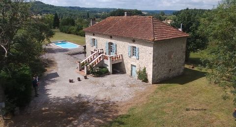 Jolie maison en pierre , exposition sud avec une vue dégagée et une piscine Pièce à vivre 47,5 m2 comprenant cheminée équipée d'un poele a bois. Dégagement 7,5 m2 Chambre 12 m2 Salle de bain 5 m2 Dressing 3 m2 rez de jardin : cuisine d'été 26,5 m2, C...