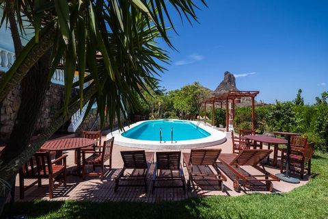 Nestled in the serene heart of Gran Canaria, this charming rural retreat offers an unforgettable escape surrounded by nature. Overlooking the stunning Roque Bentayga, it’s a haven for hikers and nature enthusiasts seeking tranquility with modern comf...