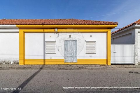 House for Restoration with Large Land in Santa Maria da Feira Are you looking for a property with the potential to turn into the home of your dreams? This house for restoration, located in Santa Maria da Feira, offers an excellent opportunity to crea...