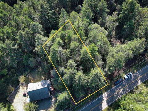 Envision yourself and your new home on this 9,500-square-foot lot located in the sought-after Cape George area of Port Townsend. Nestled in a tranquil setting, it offers immediate access to scenic trails, perfect for nature walks and outdoor adventur...