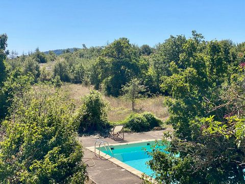 LE CAYLAR, LES CEVENNES -34520. Linda Callegher vous suggère une Maison d'Architecte Sur un Terrain d'un hectare avec PISCINE, un véritable bijou niché au coeur de la nature dans la commune de Sorbs 34520. Avec une superficie d'environ 84m2 cette pro...