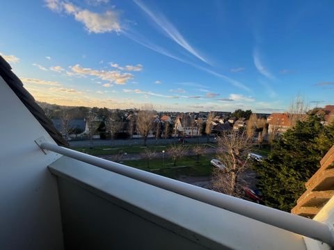 XXXX NORMANDY IMMOBILIER VILLERS SUR MER XXXX Au sein d'une résidence calme, au 4eme et dernier étage, coup de coeur pour cet appartement F1 d'angle comprenant séjour avec coin kitchenette ouvrant sur balcon OUEST, coin nuit avec velux SUD ( cloison ...