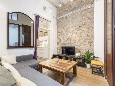 This fantastic apartment located in a building from 1900 offers a combination of history and modernism. The 4-metre-high ceilings with Catalan vaults have been maintained in the apartment to preserve its character. This apartment can be an excellent ...